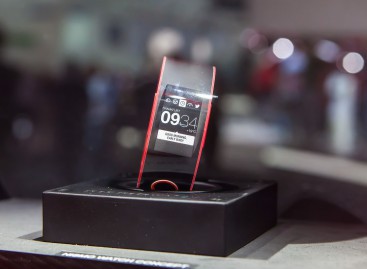Nissan zeigt Smartwartch “Nismo Watch”: Erste Smartwatch die euch mit dem Auto verbindet